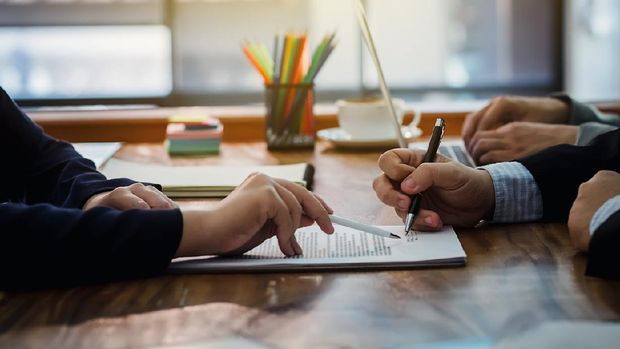 Businessman signed a contract agreement to invest together