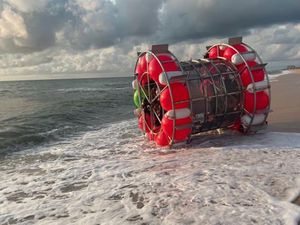 Niatnya Keren Jelajahi Samudra Atlantik dengan Mengapung, Eh Malah Nyasar