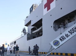 KRI dr Soeharso Bersandar di Semarang, Bantu Suplai Oksigen