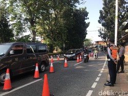 Lalin di Penyekatan PPKM Lenteng Agung Lancar Pagi ini