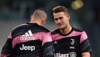 Matthijs de Ligt menjadi bek termahal kedua di dunia saat ini. Ia dibeli Juventus dari Ajax Amsterdam seharga 85,5 juta Euro pada 2019 lalu. Siapa yang pertama? Foto: Getty Images/Chris Ricco