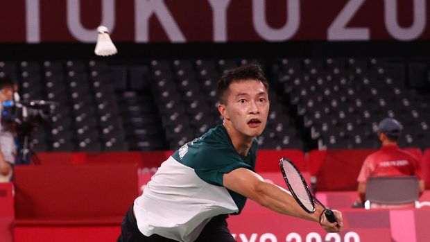 Tokyo 2020 Olympics - Badminton - Men's Singles - Group Stage - MFS - Musashino Forest Sport Plaza, Tokyo, Japan – July 28, 2021. Ng Ka Long of Hong Kong in action during the match against Kevin Cordon of Guatemala. REUTERS/Leonhard Foeger