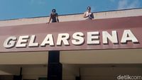 Aksi Penghuni Isolasi Terpusat GOR Gelarsena Klaten Olahraga Pagi