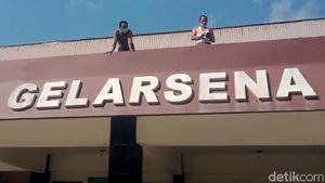 Aksi Penghuni Isolasi Terpusat GOR Gelarsena Klaten Olahraga Pagi