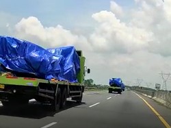 Dikirim ke Karoseri, Sasis Bus Bisa Digendong Pakai Truk Ekspedisi