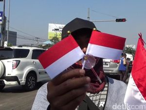 Jelang HUT RI, Pedagang Bendera di Purwakarta Raup Cuan