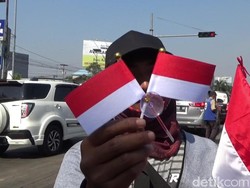 Jelang HUT RI, Pedagang Bendera di Purwakarta Raup Cuan