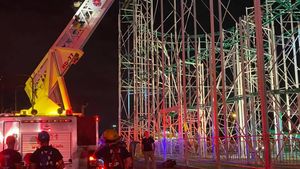 Detik-detik Evakuasi Rombongan Remaja Terjebak di Roller Coaster