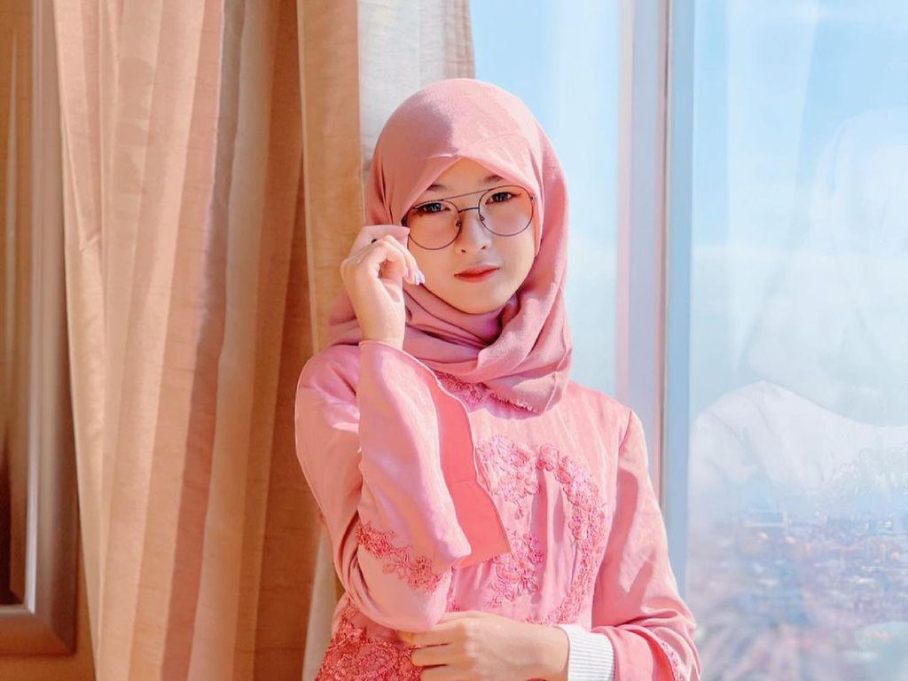 Pesta Ultah Seleb TikTok di Bekasi Dihadiri 50 Tamu-Fans dan Tak Bermasker Pesta Ultah Seleb TikTok di Bekasi Dihadiri 50 Tamu-Fans dan Tak Bermasker