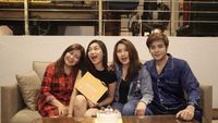 Pose Keren Cyndyana Lorens, Adik Kris Hatta Saat Makan Pizza dan Buah