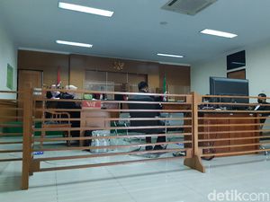 Pejabat Dinkes Banten Didakwa Manipulasi Harga Pengadaan Masker COVID