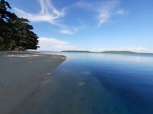 Pulau Kapotar yang Cantik di Papua, Punya Tower tapi Sinyal Tak Ada Pulau Kapotar yang Cantik di Papua, Punya Tower tapi Sinyal Tak Ada