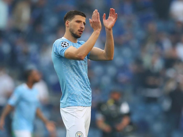 PORTO, PORTUGAL - MAY 29: Ruben Dias of Manchester City applauds prior to  the UEFA Champions League Final between Manchester City and Chelsea FC at Estadio do Dragao on May 29, 2021 in Porto, Portugal. (Photo by Jose Coelho - Pool/Getty Images)