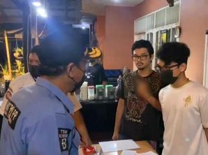 Satpol PP Sosialisasi PPKM, Anak Anggota DPRD Pemilik Kafe Acung Jari Tengah