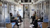 Menilik Suasana KRL Jakarta di Masa PPKM Level 4