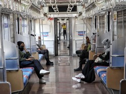 Satgas Ingatkan Risiko Penularan COVID-19 Paling Tinggi di Transportasi Umum