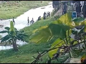 Sempat Kabur Jebol Plafon, Tersangka Persetubuhan Anak di Lumajang Dibekuk Sempat Kabur Jebol Plafon, Tersangka Persetubuhan Anak di Lumajang Dibekuk