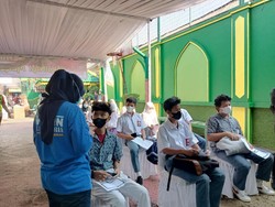 Siswa di Jakbar Ikut Vaksinasi di Sekolah: Rugi Banget Kalau Nggak Vaksin