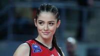 8 Foto Atlet Voli Turki Zehra Gunes, Cantiknya Menghinoptis di Olimpiade