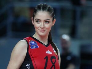 8 Foto Atlet Voli Turki Zehra Gunes, Cantiknya Menghinoptis di Olimpiade 8 Foto Atlet Voli Turki Zehra Gunes, Cantiknya Menghinoptis di Olimpiade