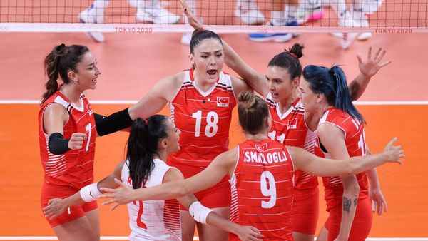 Ini Dia Aksi Garang Si Cantik Zehra Gunes di Lapangan Voli