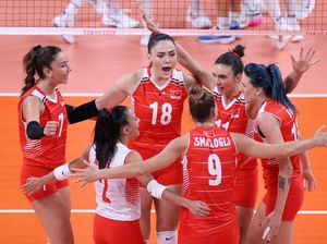 Ini Dia Aksi Garang Si Cantik Zehra Gunes di Lapangan Voli Ini Dia Aksi Garang Si Cantik Zehra Gunes di Lapangan Voli