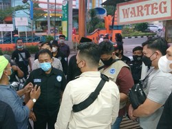 Polisi Periksa 4 Anggota LSM yang Geruduk Apotek di Cilegon