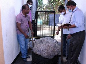 Heboh! Tukang Gali Sumur Temukan Batu Safir Seharga Rp 1,4 Triliun Heboh! Tukang Gali Sumur Temukan Batu Safir Seharga Rp 1,4 Triliun