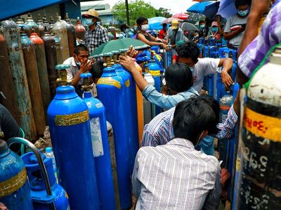 Corona Melonjak, Warga Myanmar Sibuk Berburu Oksigen