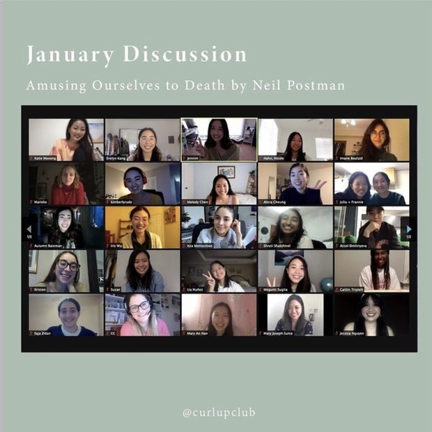 Bergabung dalam komunitas buku untuk berdiskusi/