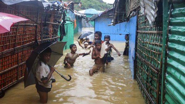 Lara Pengungsi Rohingya Diterjang Longsor hingga Banjir