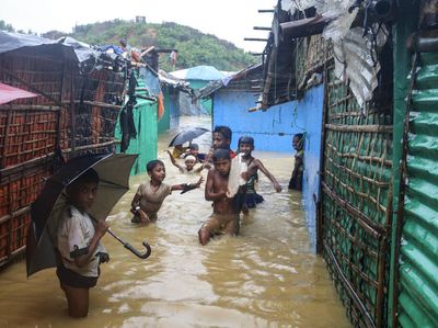 Lara Pengungsi Rohingya Diterjang Longsor hingga Banjir