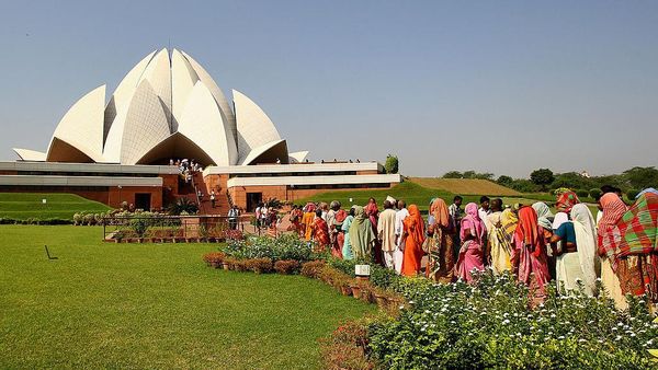 Melihat Agama Bahai yang Tengah Viral