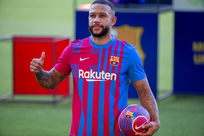 Memphis Depay Netherlands striker Memphis Depay poses for the media during his official presentation after signing for FC Barcelona in Barcelona, Spain, Thursday July 22, 2021. Depay previously played for PSV Eindhoven, Manchester United and Lyon. (AP Photo/Joan Monfort)