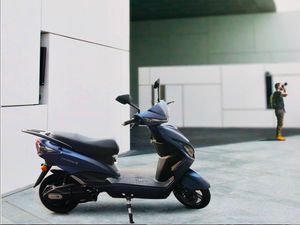 Motor Listrik Smoot Rp 13 Jutaan: Tak Cuma Praktis, tapi Bisa Pakai Sparepart Merek Lain Motor Listrik Smoot Rp 13 Jutaan: Tak Cuma Praktis, tapi Bisa Pakai Sparepart Merek Lain