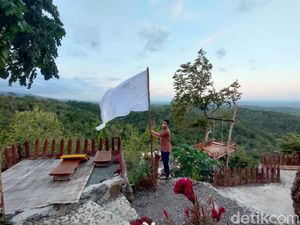 Bendera Putih Sudah Berkibar, Lahan Wisata Gunung Kuniran pun Dijual Bendera Putih Sudah Berkibar, Lahan Wisata Gunung Kuniran pun Dijual