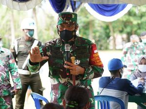 Tinjau Vaksinasi Warga di Manokwari, Pangdam Kasuari Luruskan Hoax soal Vaksin Tinjau Vaksinasi Warga di Manokwari, Pangdam Kasuari Luruskan Hoax soal Vaksin