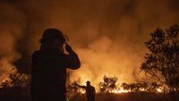 Merah Membara Kobaran Api Bakar Lahan di Ogan Ilir