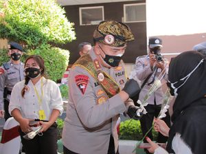 1.000 Paket Bansos untuk Nakes NTB di Momen 3 Dekade Pengabdian Akpol 91 1.000 Paket Bansos untuk Nakes NTB di Momen 3 Dekade Pengabdian Akpol 91