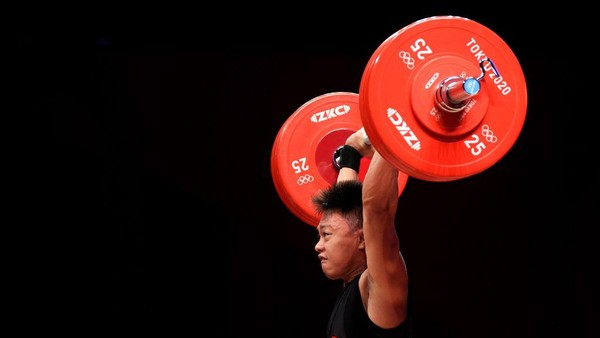 Rahmat Erwin Abdullah Raih Perunggu Olimpiade Tokyo Atlet angkat besi, Rahmat Erwin Abdullah berhasil meraih perunggu di ajang Olimpiade Tokyo 2020. Rahmat membukukan angkatan total 342kg.
