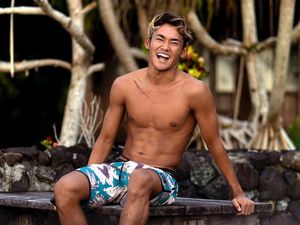 Ketampanan Surfer Anak Asuh Kakak Luna Maya Menarik Perhatian di Olimpiade 2020