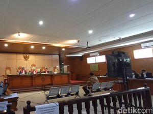 Dituntut 9 Tahun, Terdakwa Korupsi RTH Bandung: Apa yang Saya Curi? Dituntut 9 Tahun, Terdakwa Korupsi RTH Bandung: Apa yang Saya Curi?