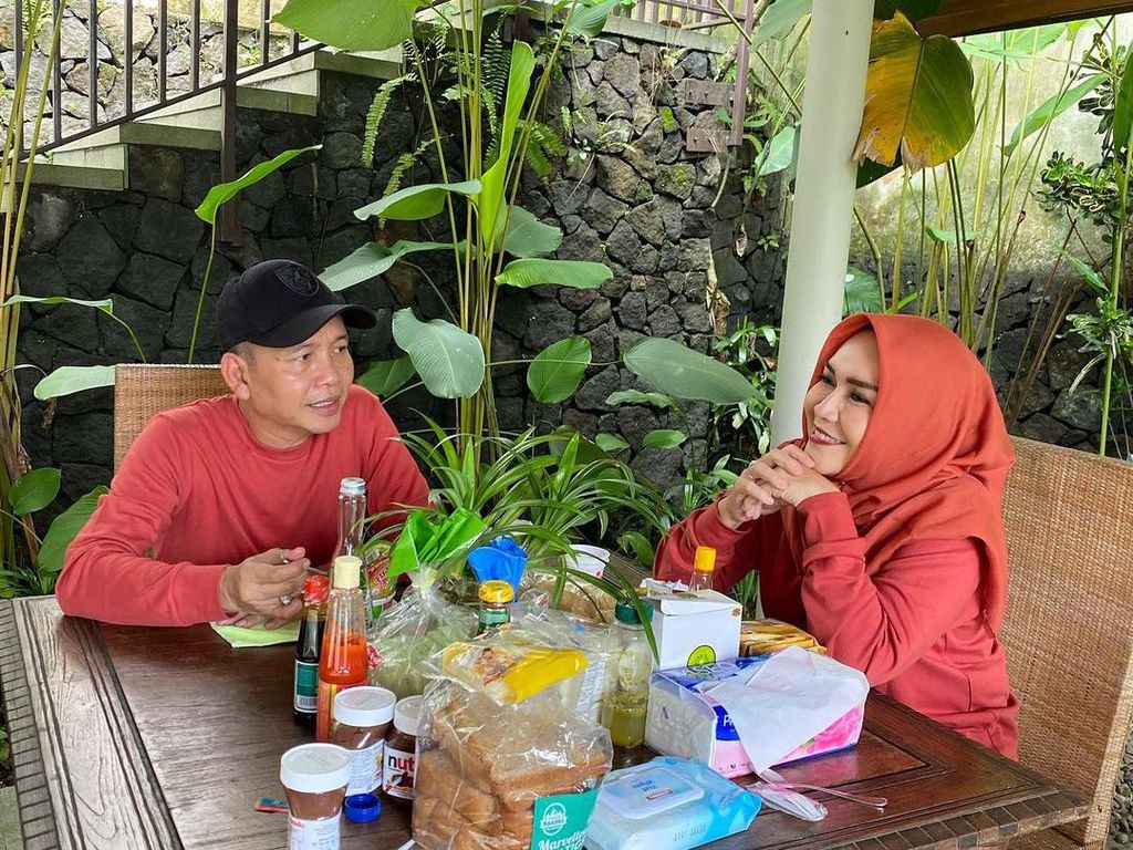 Orang Tua Ayu Ting Ting Diadukan Ortu KD, Polisi Bakal Klarifikasi Saksi Orang Tua Ayu Ting Ting Diadukan Ortu KD, Polisi Bakal Klarifikasi Saksi
