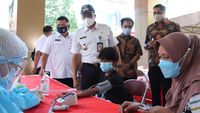 Walkot Jakarta Pusat Tinjau Vaksinasi di Petamburan