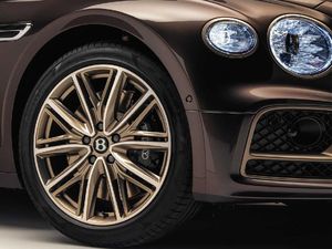 Lihat dari Dekat Mobil Super Mewah Para Sultan dan Miliarder Versi Hybrid