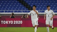 Namun, permasalahan Kubo di Madrid nantinya bukan cuma sekadar soal persaingan secara skill. Ada menyoal kuota non-Uni Eropa yang harus dihadapi. Real Madrid harus memilih tiga pemain dari yang tersedia: Vinicius, Rodrygo, Eder Militiao, Gareth Bale, dan Kubo.