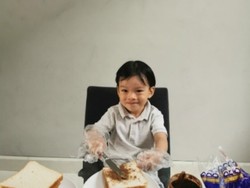 Rayakan Ultah ke-4, Bocah Ini Bikin 50 Sandwich untuk Orang Tak Mampu!