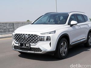 Hyundai Santa Fe 2021: Pilih Mesin Bensin atau Diesel? Hyundai Santa Fe 2021: Pilih Mesin Bensin atau Diesel?