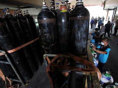 Di Rumah Bupati Karanganyar Isi Ulang Oksigen Gratis...tiss..