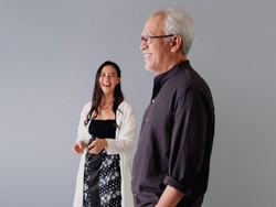 Iwan Fals Gandeng Sandrayati Fay dalam 16/01